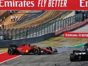 [F1新聞]Sainz：Russell應為「頂級車手不會犯」的錯誤而受罰